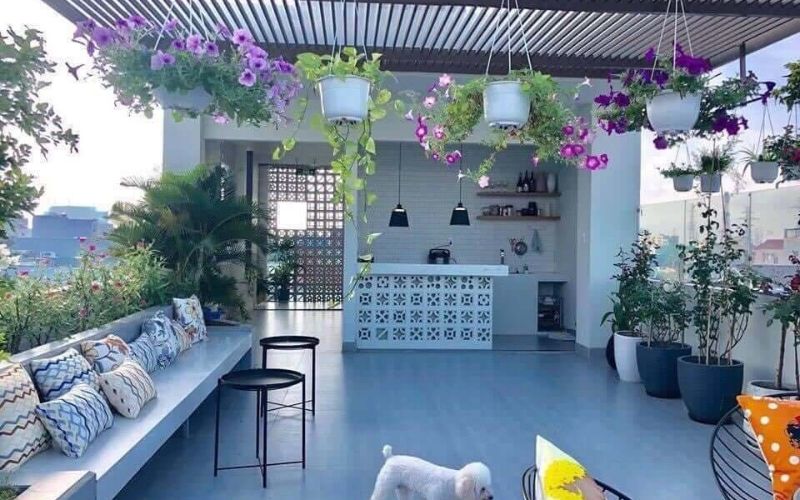 Vì sao nên áp dụng cách làm sân thượng đẹp?