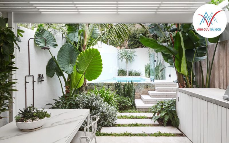 Sân vườn 30m2 phủ cỏ nhân tạo hiện đại
