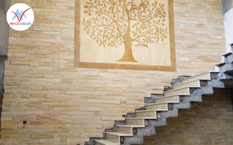 Làm Vách Đá Ốp Tường Sau Cầu Thang Tăng Chiều Sâu Không Gian