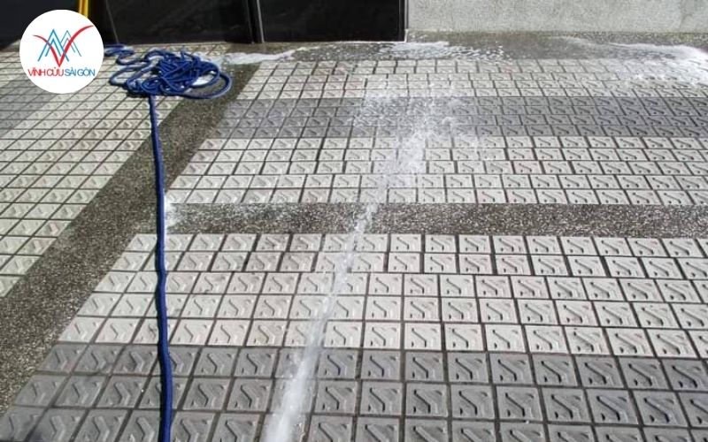 Nguyên Nhân Khiến Gạch Bị Trơn Trượt
